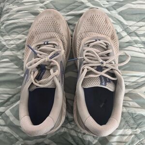 Women’s Brooks Addiction 4 Size 10 Narrow